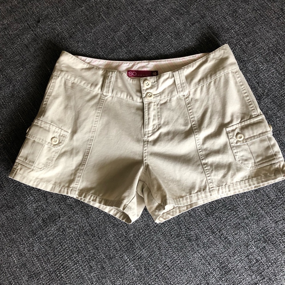 SO Khaki shorts